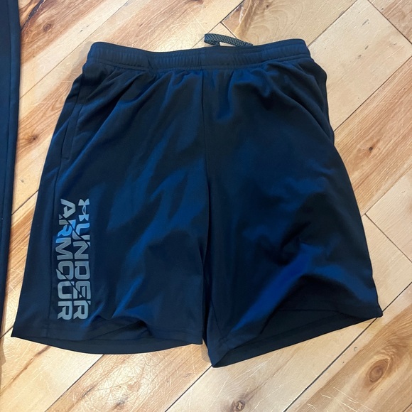 Under Armour Lot of three boys youth large/xl - Picture 2 of 7